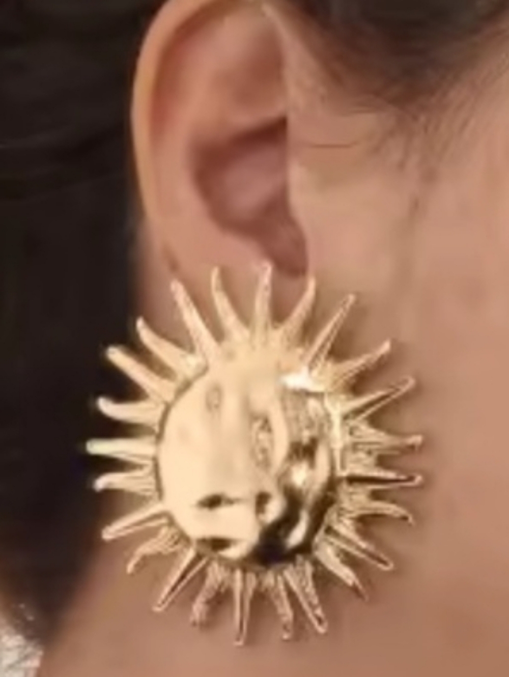 New! Gold Sun Sunburst Hammered Earrings • 1025 NWOT - Picture 2 of 8